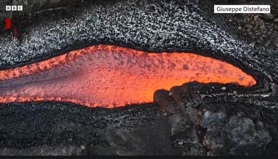  Vullkani Etna kthehet me një lumë llave ngjyrë portokalli