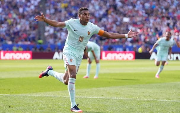 Franca mposht Marokun dhe marshon drejt gjysmëfinales së Kupës së Botës