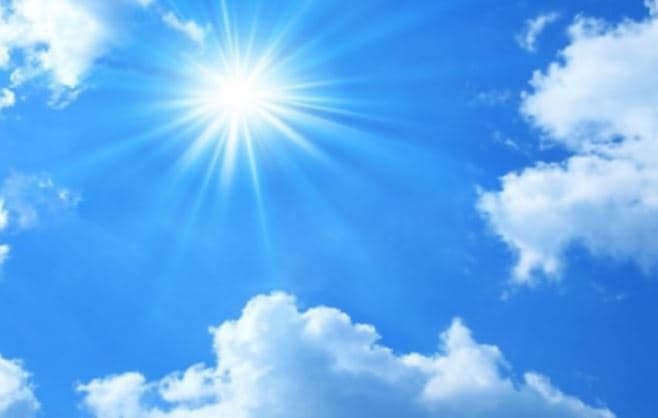 Kthjellime me temperatura të larta, parashikimi i motit për sot