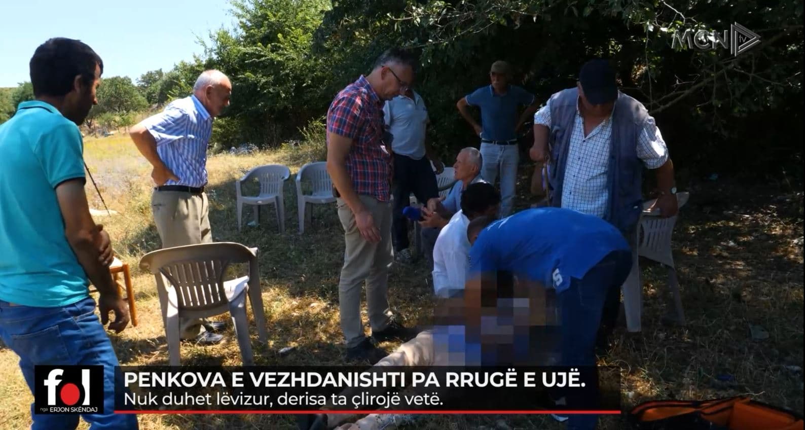 Bie në tokë në mes të FOL nga krizat epileptike! Ambulanca e mbyllur, Vezhdanishti pa rrugë!