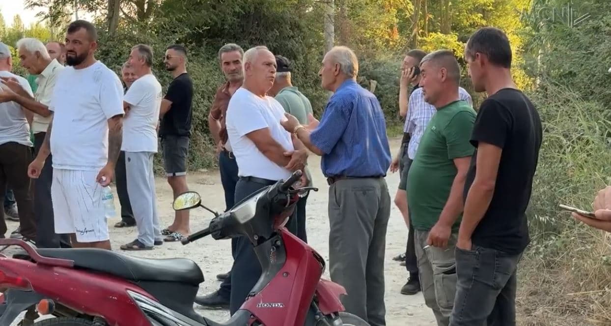 Fshati Malbardh në protestë për rrugën. Kurbin, kërkohet asfaltimi i segmentit prej 1.3 km