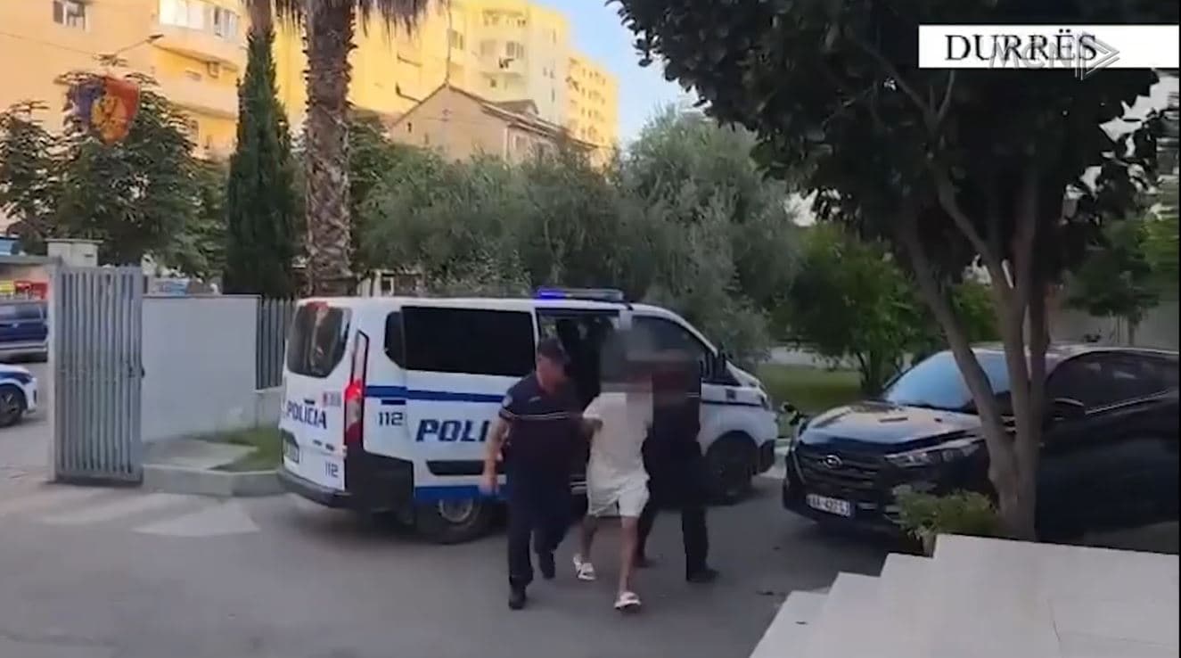 Dyshime se furnizonte me armë grupet kriminale. Zbulohet një bazë në Manzë, arrestohet 20-vjeçari