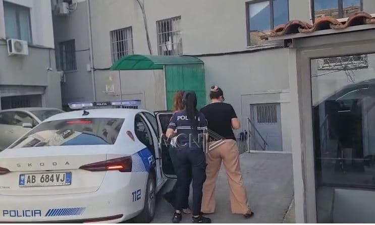 Zhdukja e 69 milionë lekëve në Postën e Durrësit/ Gjykata cakton masat e sigurisë për ish-drejtoreshën dhe dy ish-punonjëset