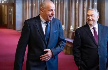 Hungari/ Parlamenti po përgatitet të ndryshojë Kushtetutën për të shkurtuar mandatin e presidentit
