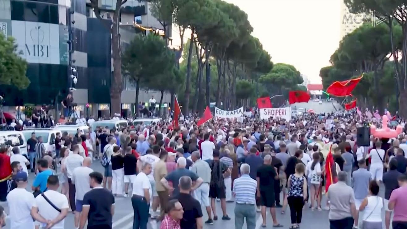 “Nuk tërhiqemi nga qëndresa”/ Protesta në ditën e 36-të, mbështetje edhe nga diaspora (VIDEO)