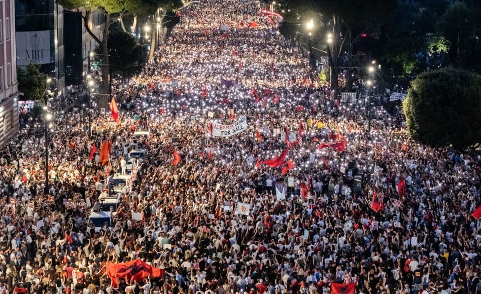 Ambasada ruse: Pretendime të pabaza për përfshirjen e Kremlinit në protesta, mos krijoni armiq të paqenë