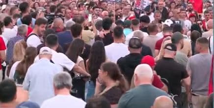 Protesta para Kryeministrisë hyn në ditën e 36-të, qytetarët kërkojnë dorëheqjen e Ramës 