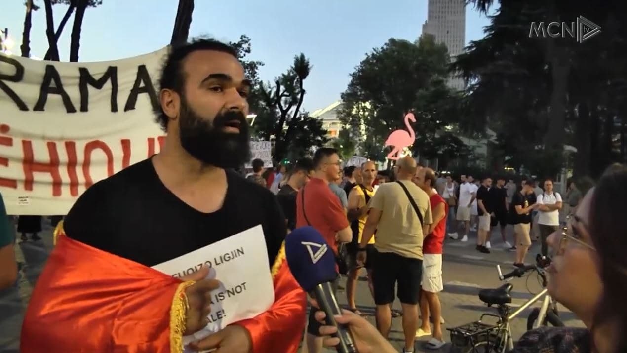Protesta në ditën e 40/ Simboli i kësaj dite, ngjyra e zezë dhe hallva (VIDEO)