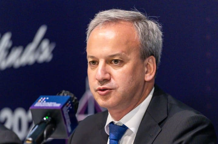 Shefi botëror i shahut jep dorëheqjen pas sanksioneve të BE