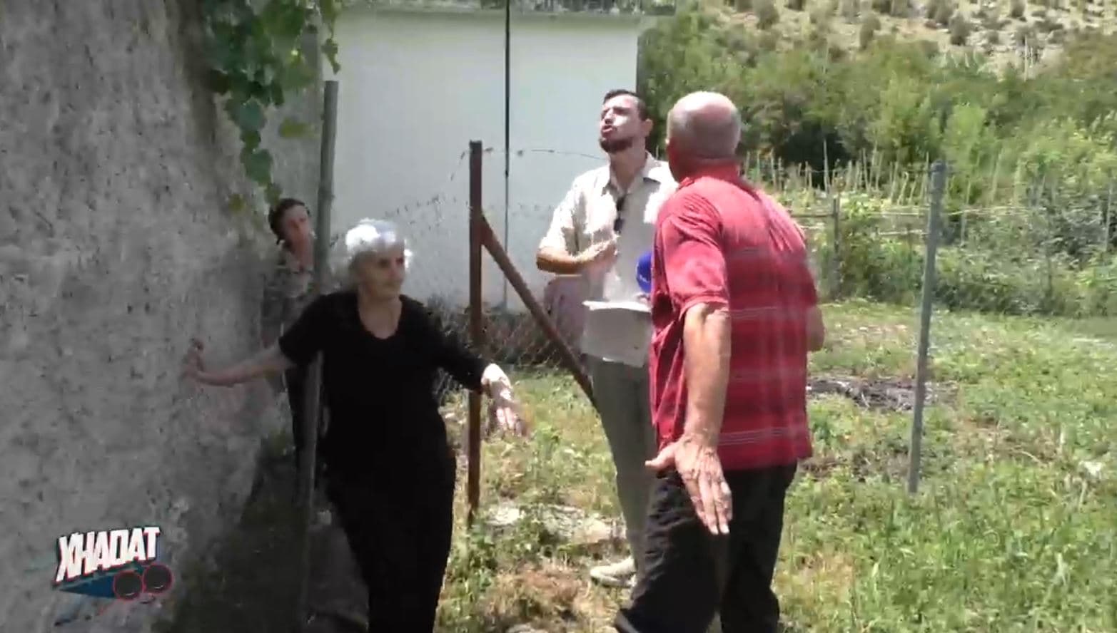 Xhadat/ Me certifikatë pronësie dhe vendim gjykate, qytetarja nga Elbasani pengohet të rrethojë tokën e saj në Shushicë (VIDEO) 