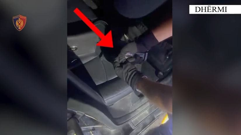     Policia e Vlorës arreston tre persona për armëmbajtje pa leje, vjedhje me dhunë dhe transport emigrantësh të paligjshëm