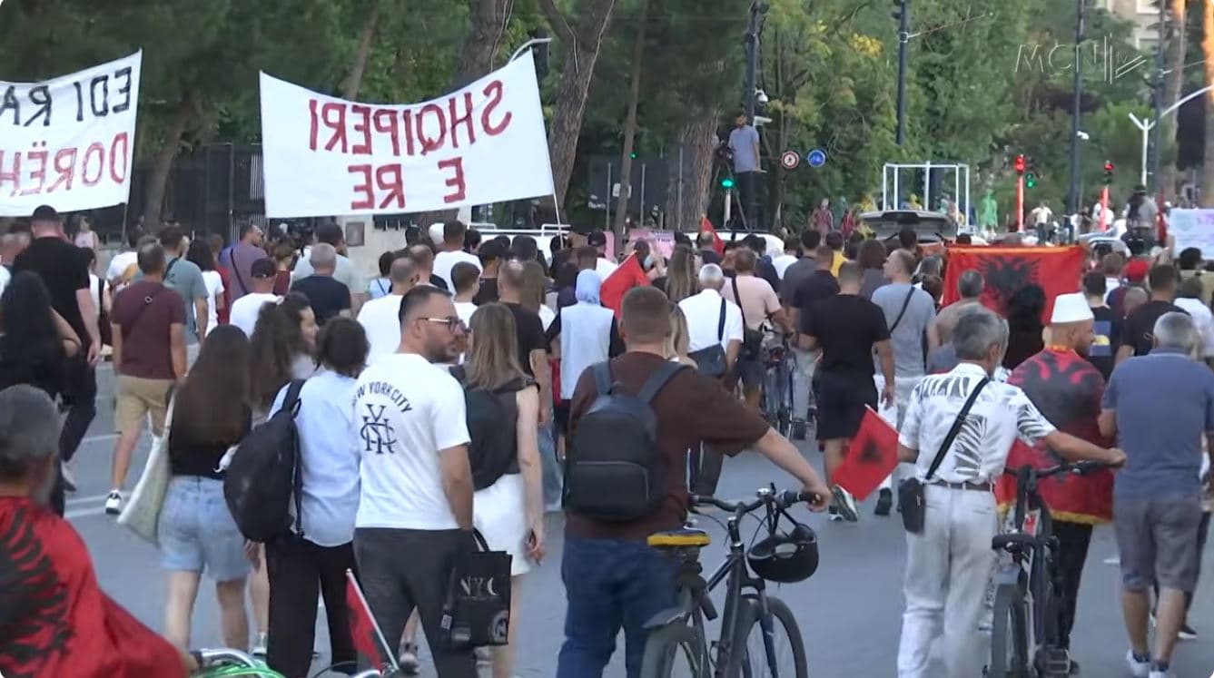 Në bulevard për 38 ditë. “Çeku për koncertin e Kanye West, tallje me shqiptarët”
