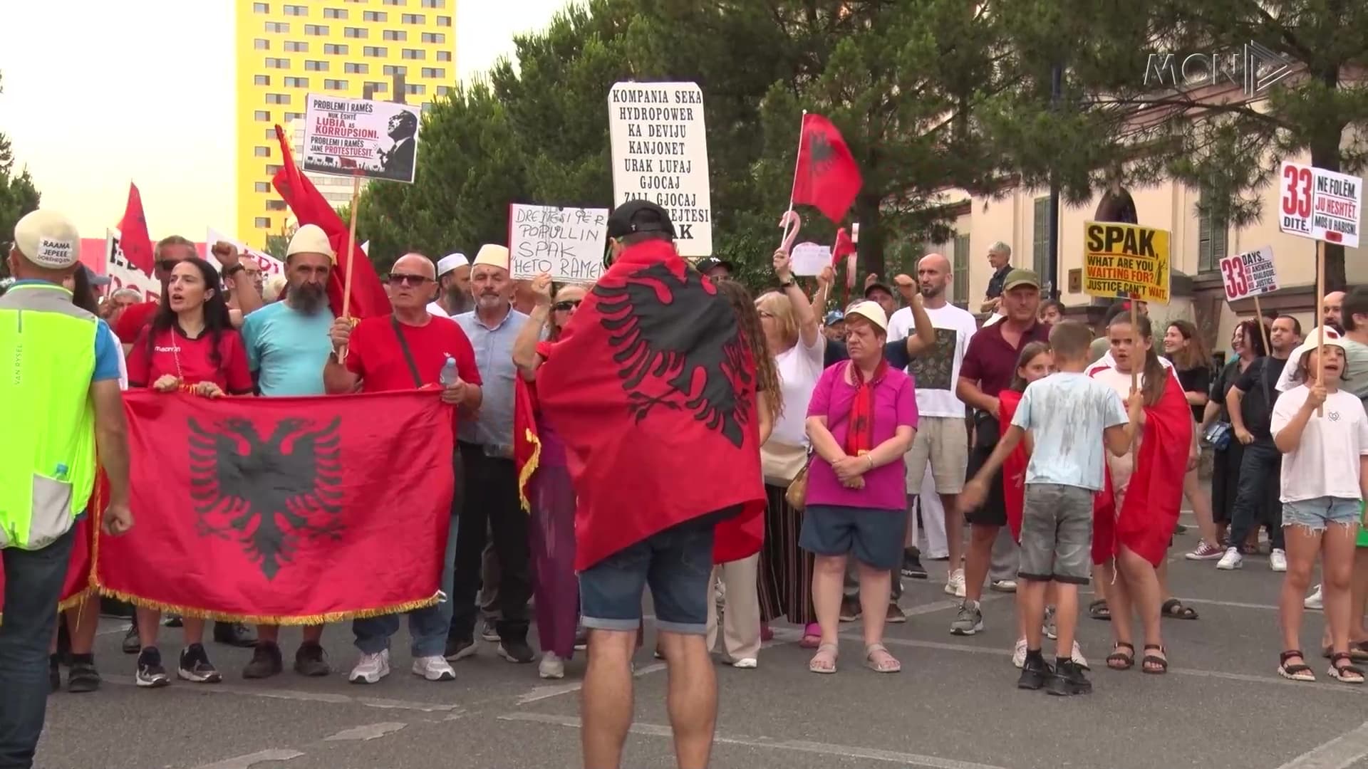 Protesta në muajin e dytë / Qytetarët: Nuk do të ndalemi pavarësisht deklaratave të Ramës (VIDEO) 