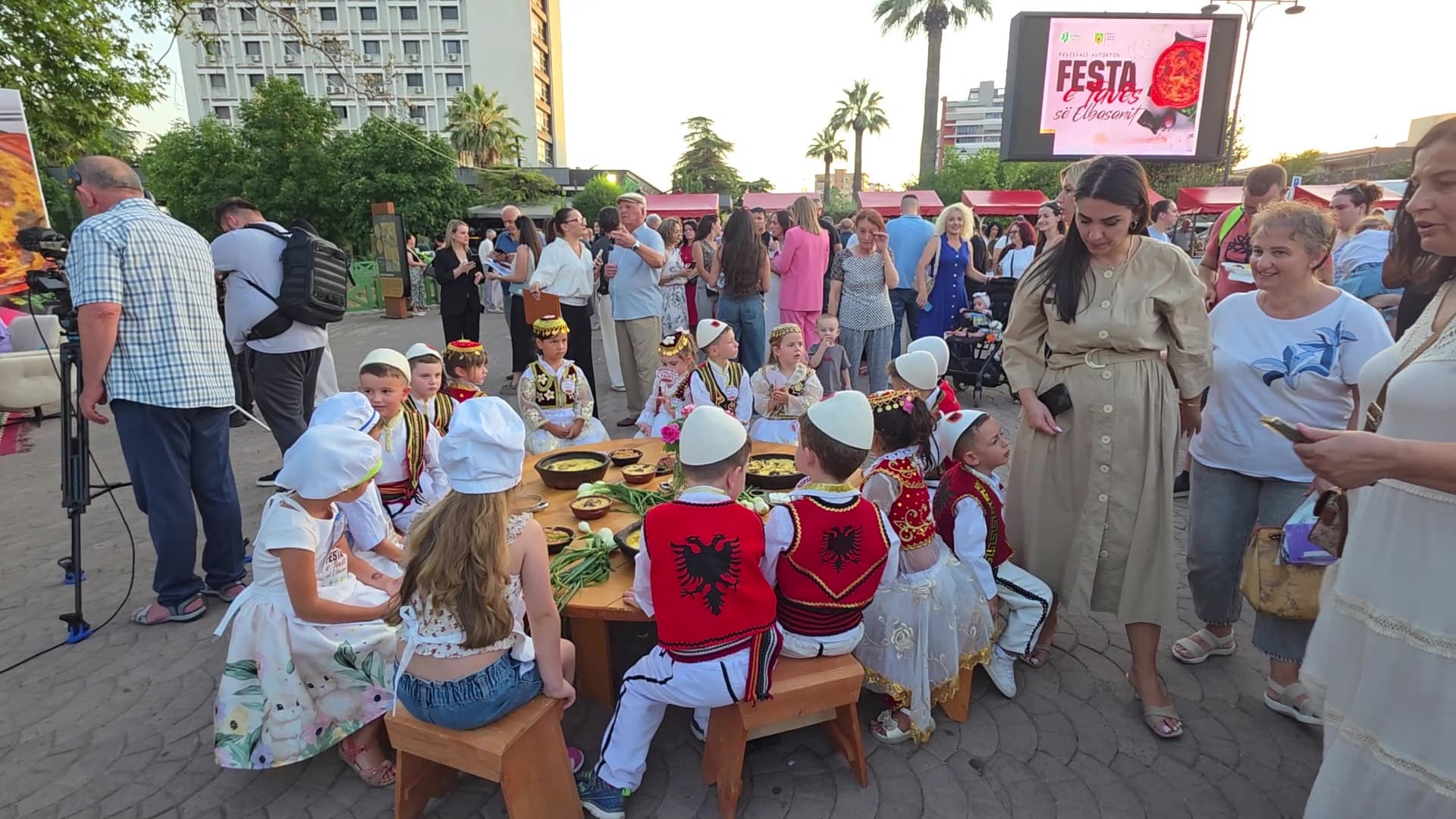 Promovohet në Elbasan kulinaria e Shqipërisë së Mesme përmes Tavës së Elbasanit