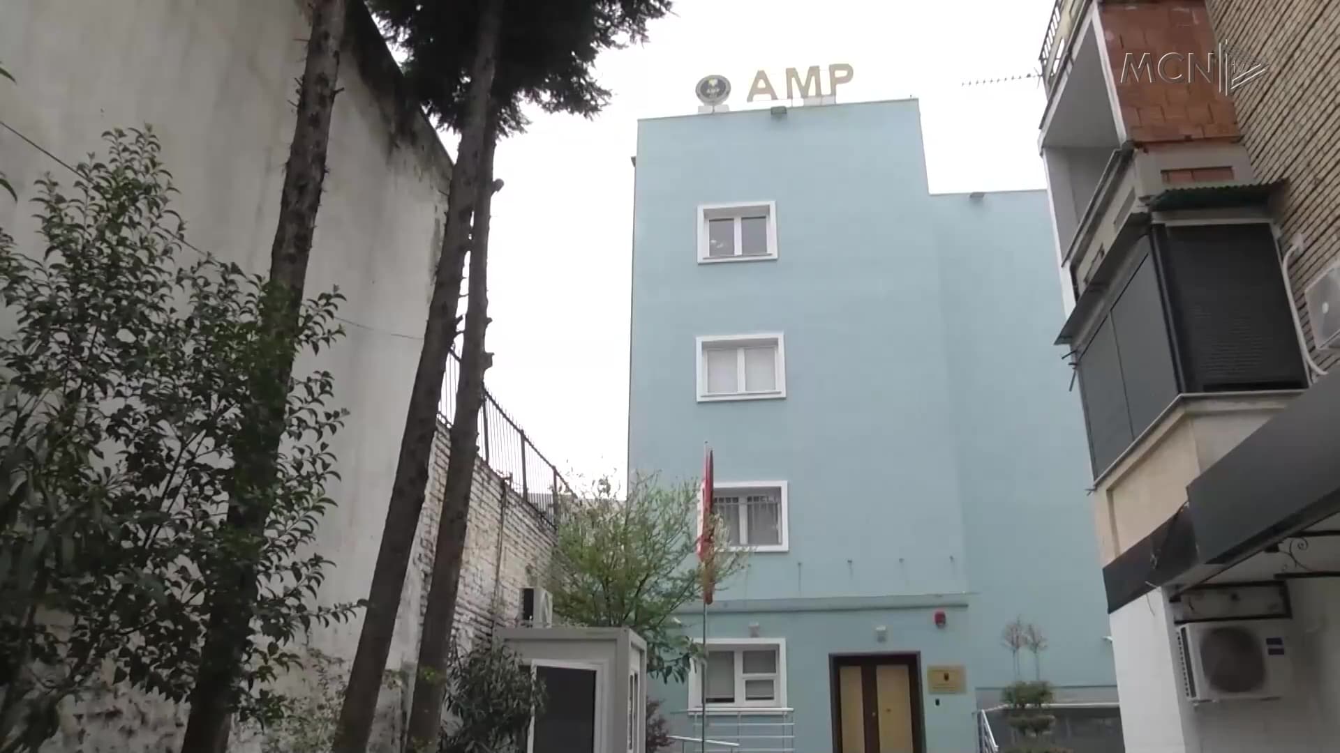 Punësuan në shkelje të ligjit Muçi Shaljanin / Dënohen dy ish-zyartarët e AMP-së, do ndiqen me shërbim prove (VIDEO)