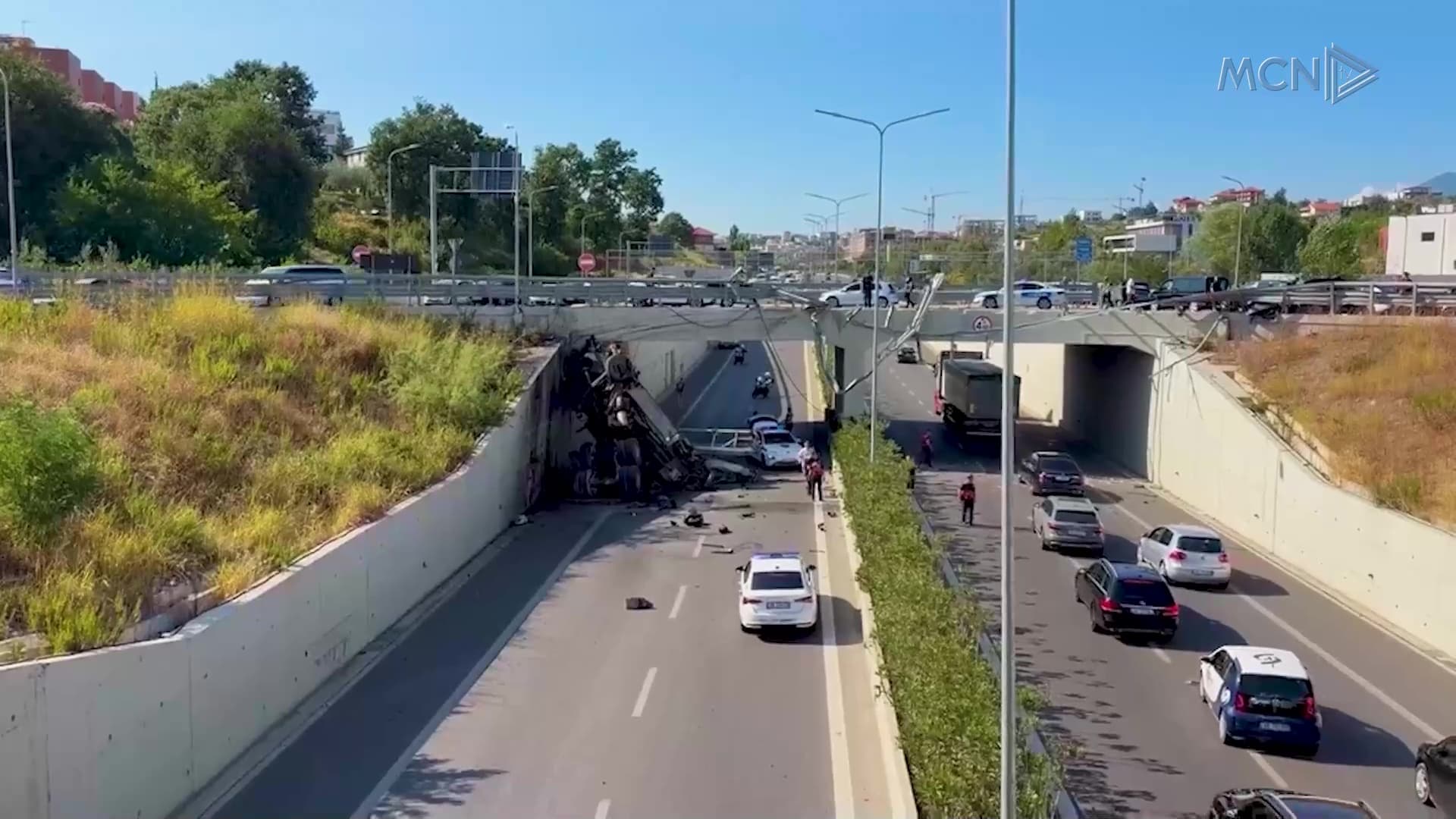 Aksidenti me dy të vdekur pranë TEG / Dyshohet se shkak i përplasjes të ketë qenë shpejtësia e betonieres (VIDEO)