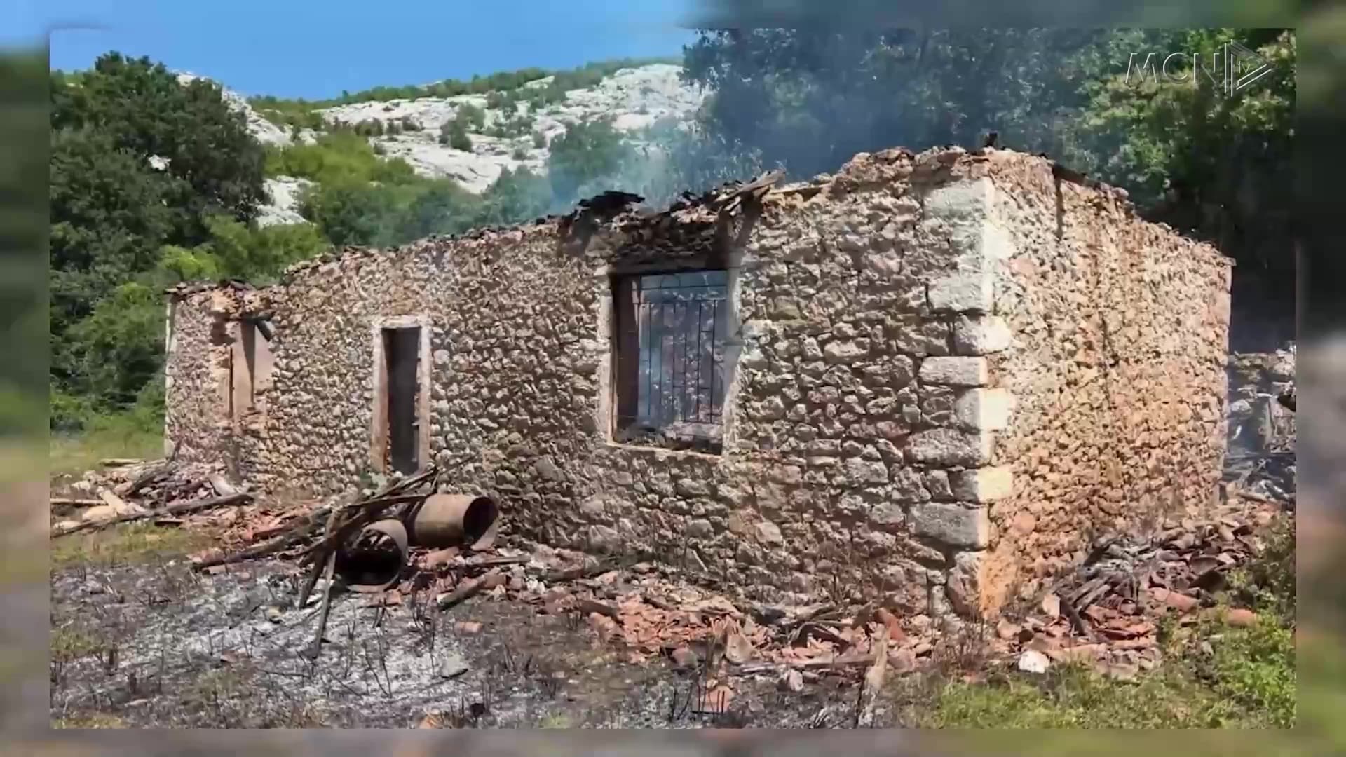 Shkodër, vonesa në ndërhyrje rezultoi fatale / Nëna tentoi të mbronte të vegjlit nga zjarri, foshnja u gjet në krahët e saj (VIDEO)