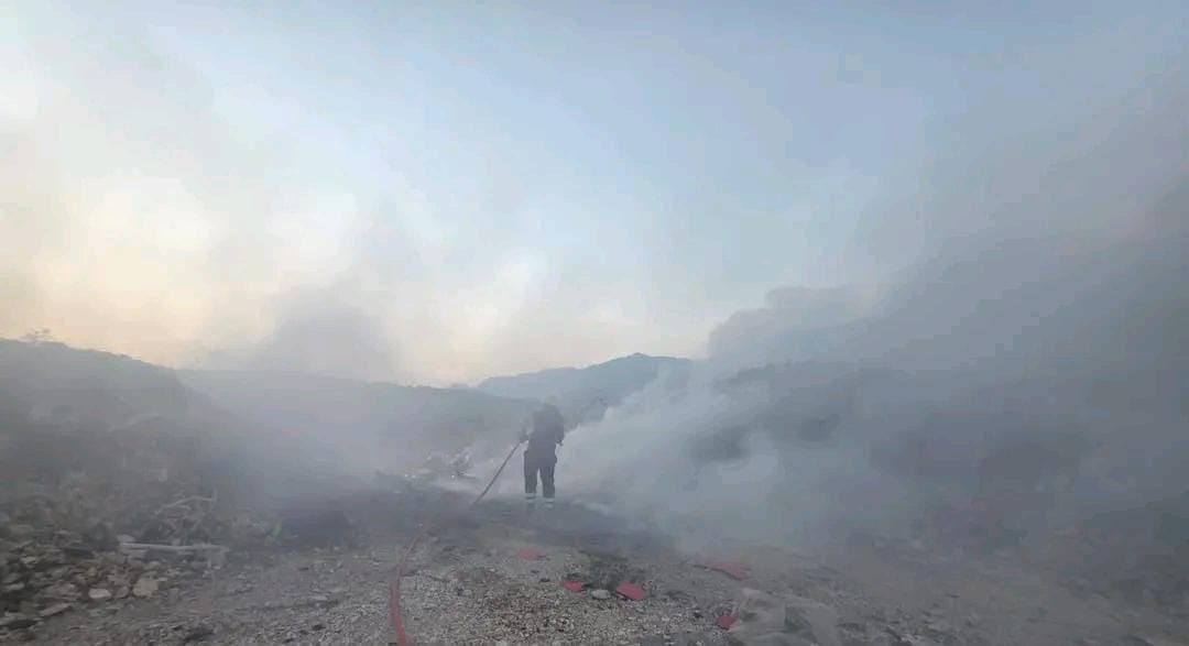 Zjarr në një lagje të Gjirokastrës, ndërhyn zjarrfikësja