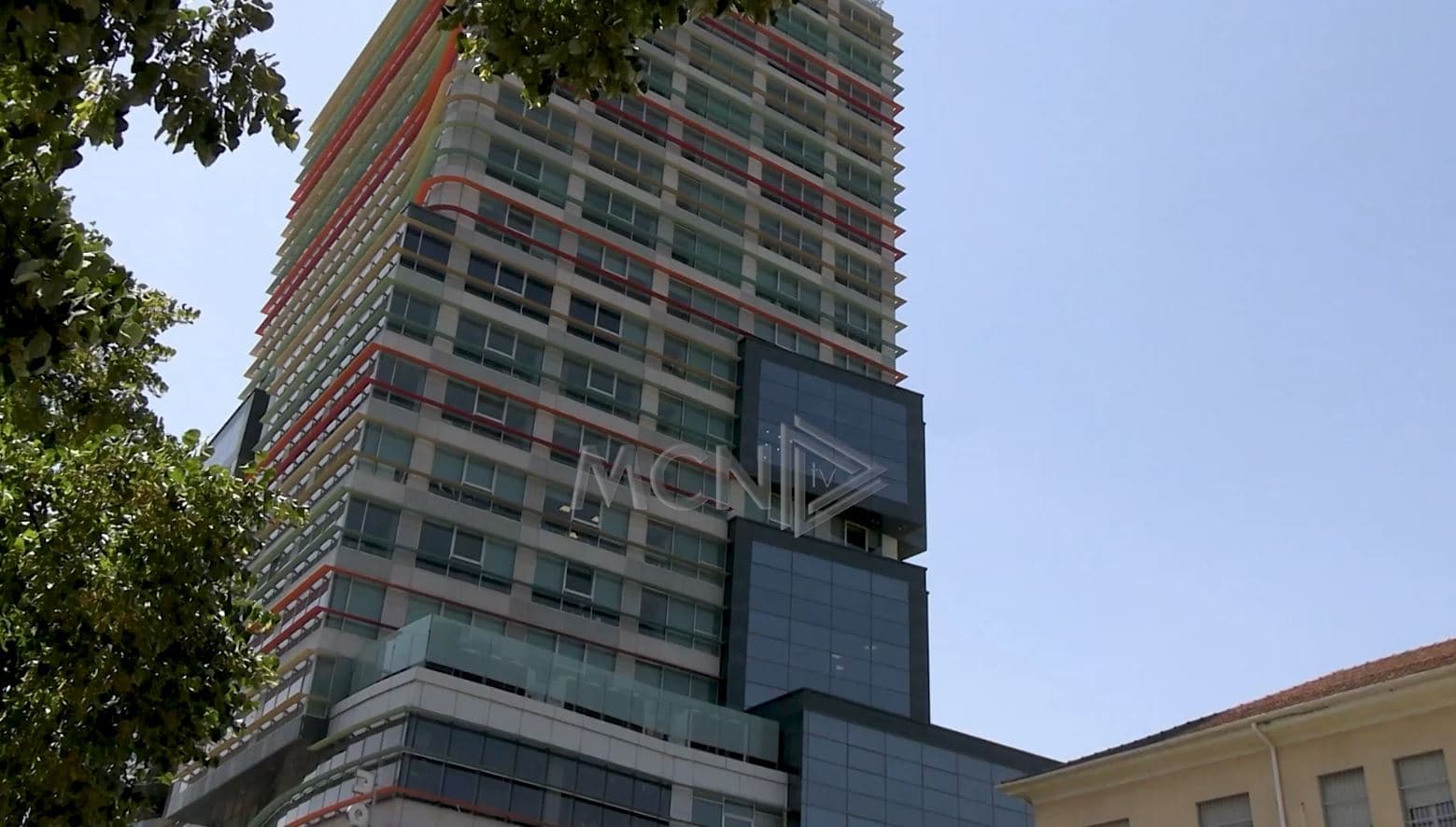 Qeveria nuk ka zyra për gjykatat/ Administrativja merr ambiente me qira te Bashkim Ulaj (VIDEO)
