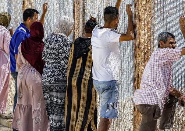 Tragjedi në kufirin Marok- Ceuta/ Të paktën 99 viktima, familjet kërkojnë të afërmit e zhdukur