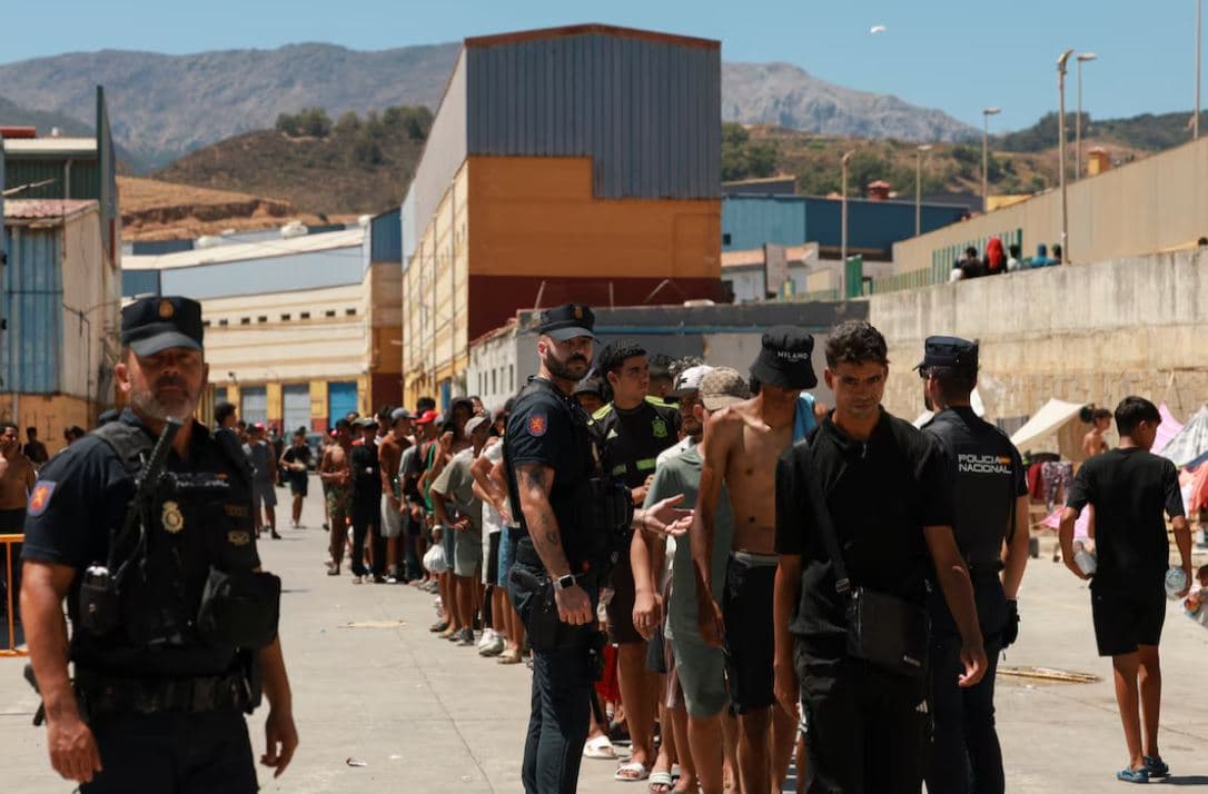 Ministri i Jashtëm spanjoll: Të gjithë emigrantët që hynë në Ceuta do të kthehen në Marok