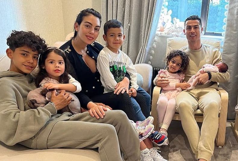 Cristiano Ronaldo dhe Georgina martohen në një ceremoni private