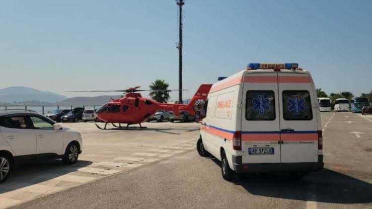 U përplas nga autobusi dhe u dërgua me helikopter në Tiranë, ndërron jetë te Trauma 65-vjeçari