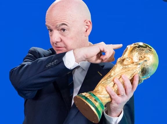 FIFA tërhiqet nga plani i Infantinos për shitjen e të drejtave të Kupës së Botës