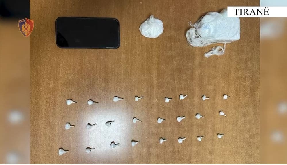   U sekuestrohet kokainë, arrestohen dy të rinj në Tiranë