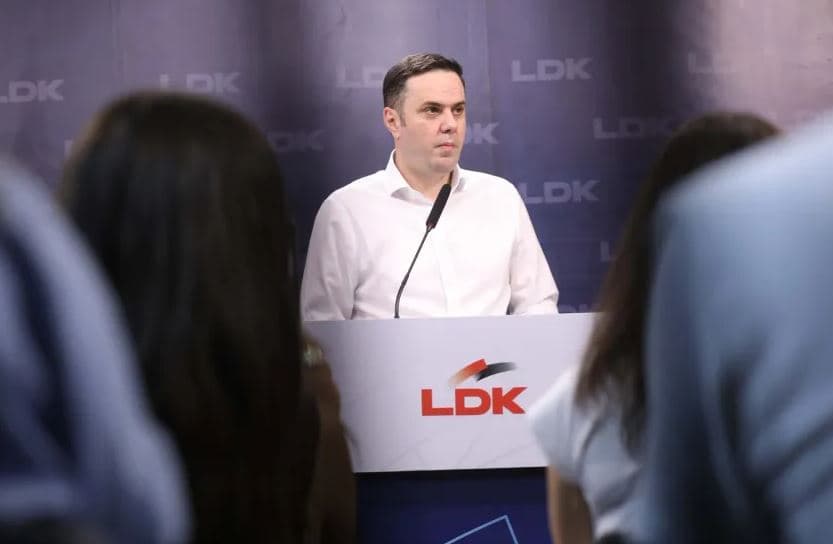     LDK heq dorë nga presidenti dhe çdo post në qeveri/ Abdixhiku: Le t’i mbajë LVV të gjitha