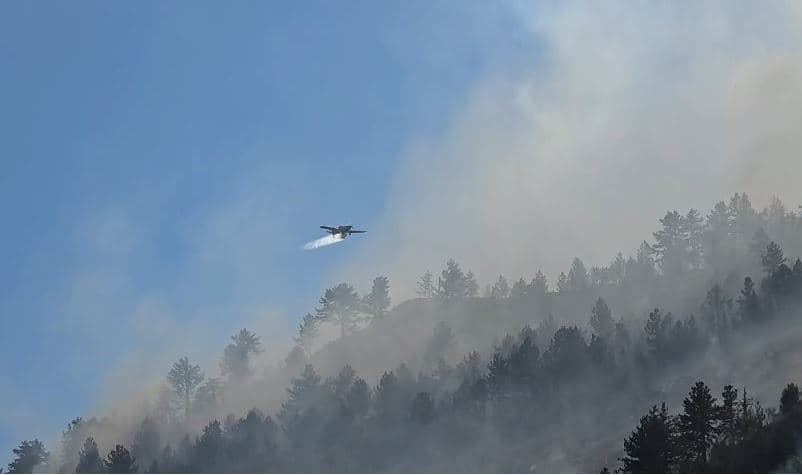   Aktive zjarri në zonën e Lurës në Dibër, ndërhyhet nga ajri me dy helikopterë
