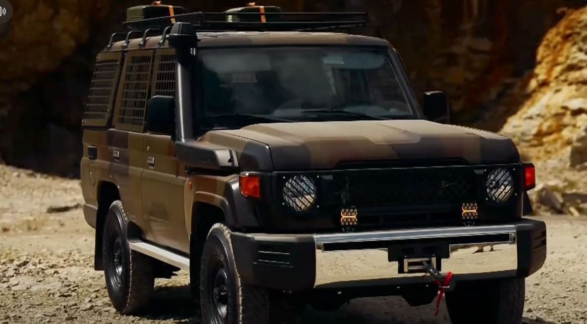 Rama publikon pamjet e automjeteve të para ushtarake "Made in Albania" (VIDEO)