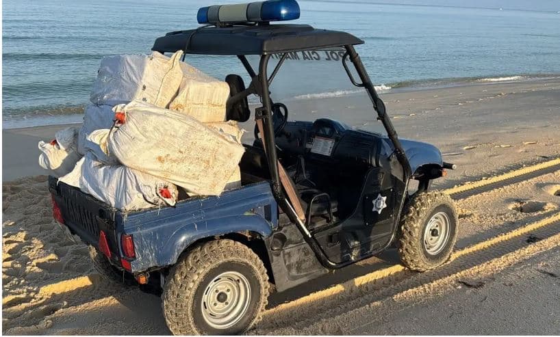 Portugali, dy ton kokainë del në plazh mes pushuesve