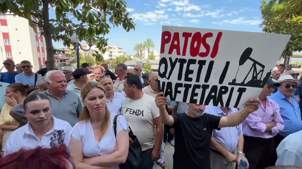     "Larg duart nga Patosi", qytetarët protestojnë kundër ndarjes së re territoriale