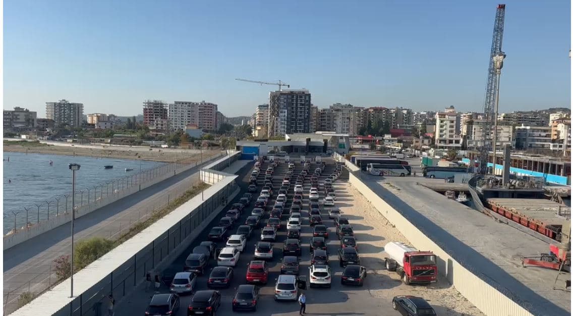 Fluks i lartë udhëtarësh në Portin e Vlorës gjatë fundjavës