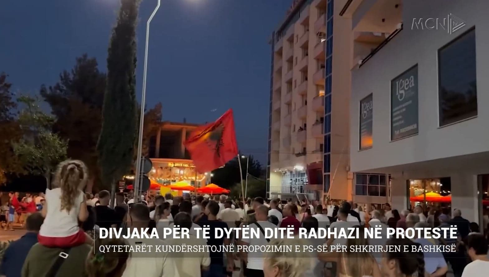 Divjaka për të dytën ditë radhazi në protestë/ Qytetarët kundërshtojnë propozimin e PS-së për shkrirjen e bashkisë (VIDEO)