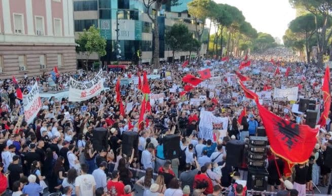 Protestë kombëtare në Tiranë, Diaspora shqiptare i bashkohet tubimit të 1 gushtit
