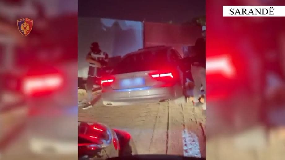 “Silenciatori” parandalon vrasjen në Sarandë, dy persona ndalohen në pritë me armët e nxjerra 