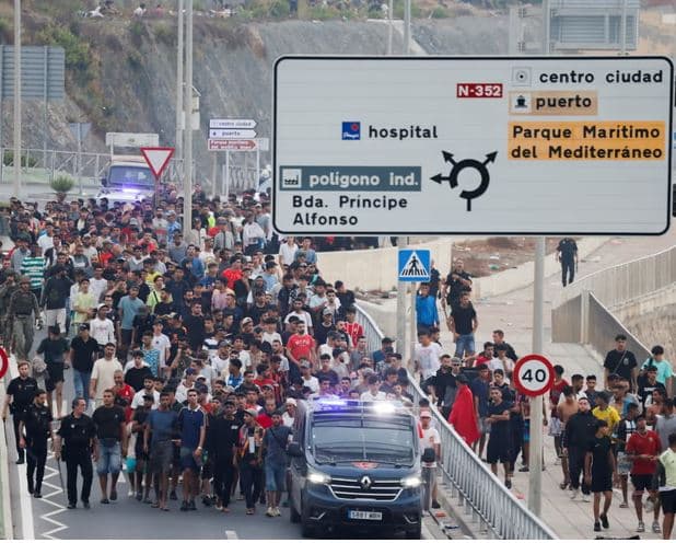             Kriza e emigrantëve në Ceuta, BE thërret takim urgjent pas përplasjeve mes vendeve anëtare
