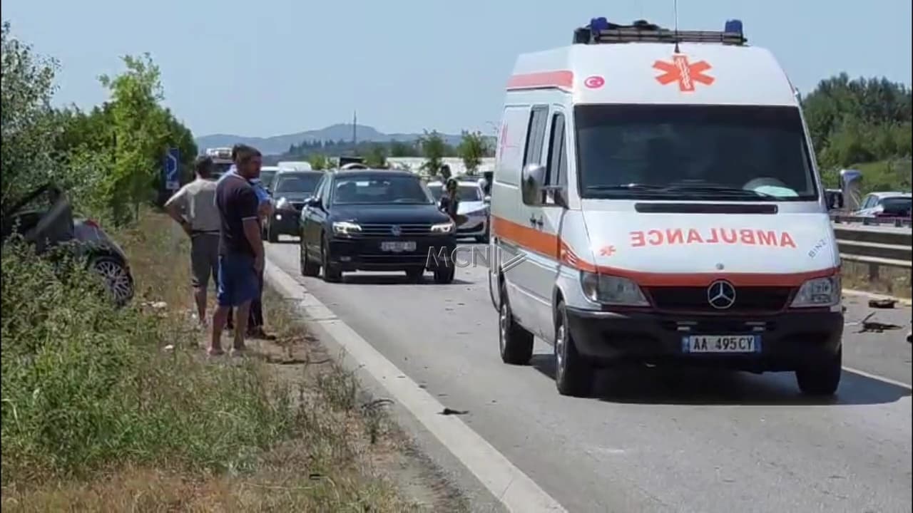 Aksident në aksin Fier-Lushnjë, përplasen dy makina, plagosen katër persona