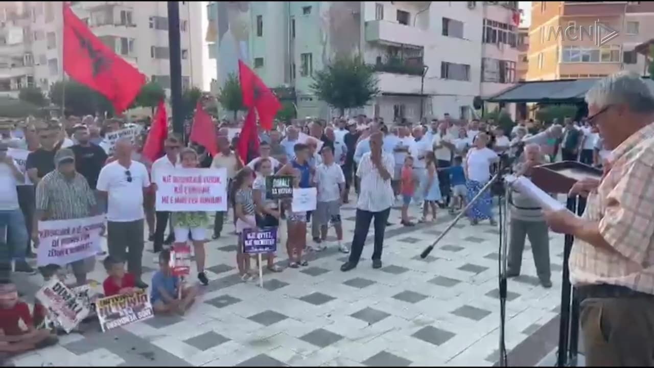 Edhe Cërriku u bashkohet protestave / Dimali dhe Divjaka dalin sërish në shesh kundër shkrirjes së bashkive (VIDEO)