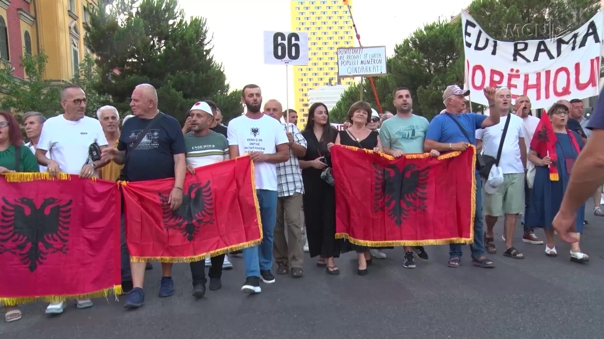 SPAK të hetojë kryeministrin! / Protestuesit: Sheshi po jep leksione demokracie (VIDEO)