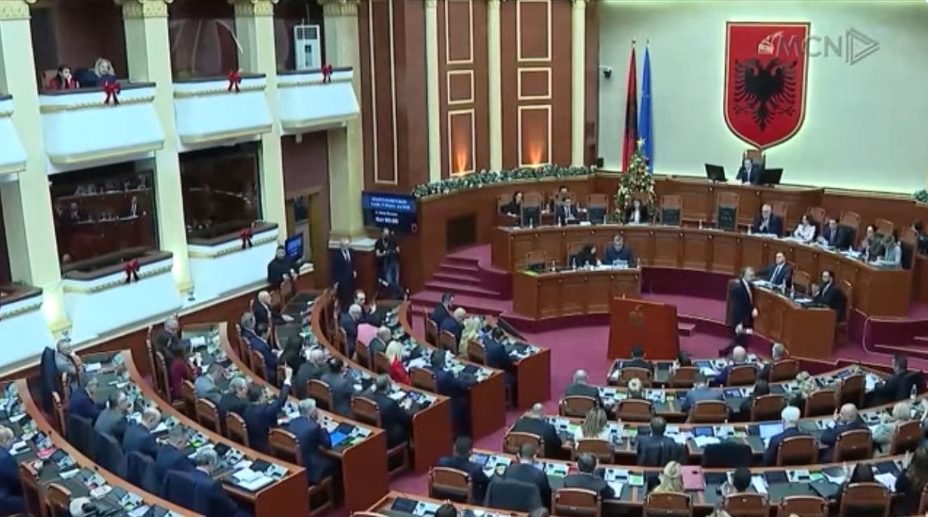 Pagat, kallëzim në SPAK për ministrin Malaj. Shoqata e Gjyqtarëve: U pengua ekzekutimi i vendimit të Kushtetueses