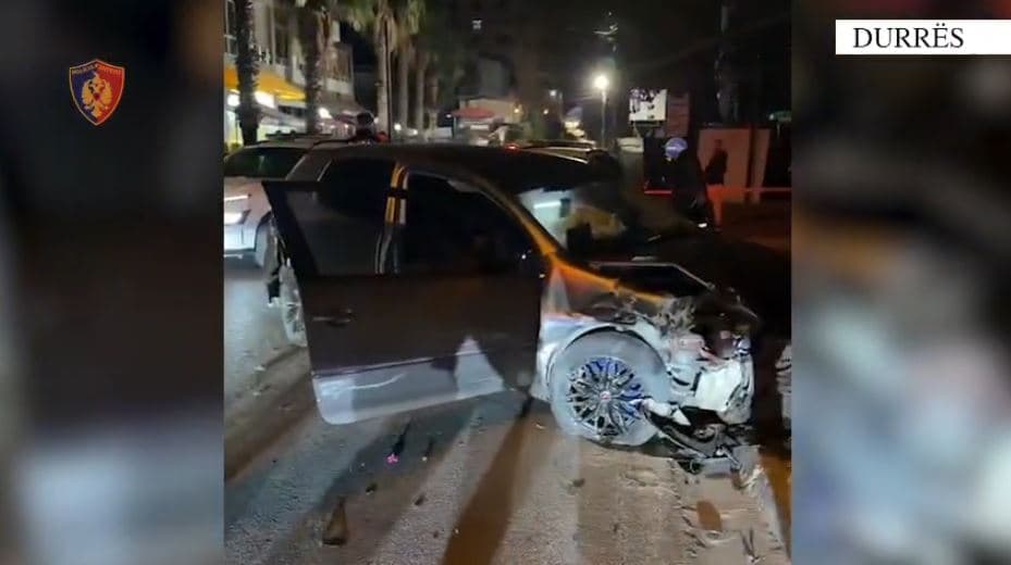 Me makinën e vjedhur përplas katër automjete, rrezikon qytetarët dhe policinë, arrestohet i riu në Durrës