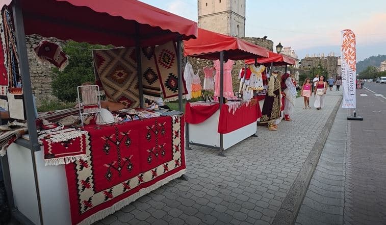 Elbasani vishet me traditë, panairi sjell artizanatin e folklorin
