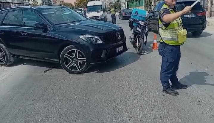 Aksident në aksin Fier–Patos, motori i picave përplaset me një mjet, plagoset drejtuesi