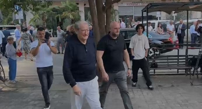 Sali Berisha paraqitet në SPAK, rendit aferat e qeverisë: 40 milionë euro për Kayo-n