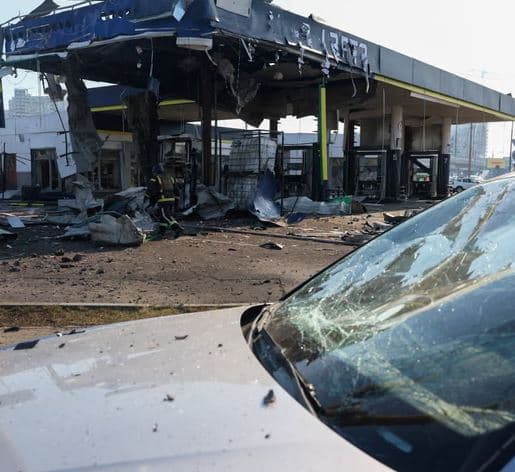 Lufta/ Rusia godet një pikë karburanti në Kiev, 2 persona të vdekur