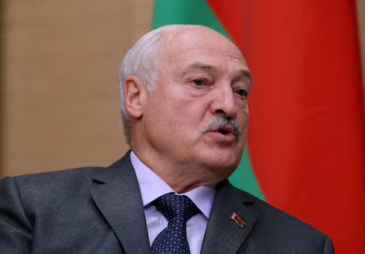 Lukashenko liron 15 të burgosur të tjerë politikë pas negociatave me Washingtonin
