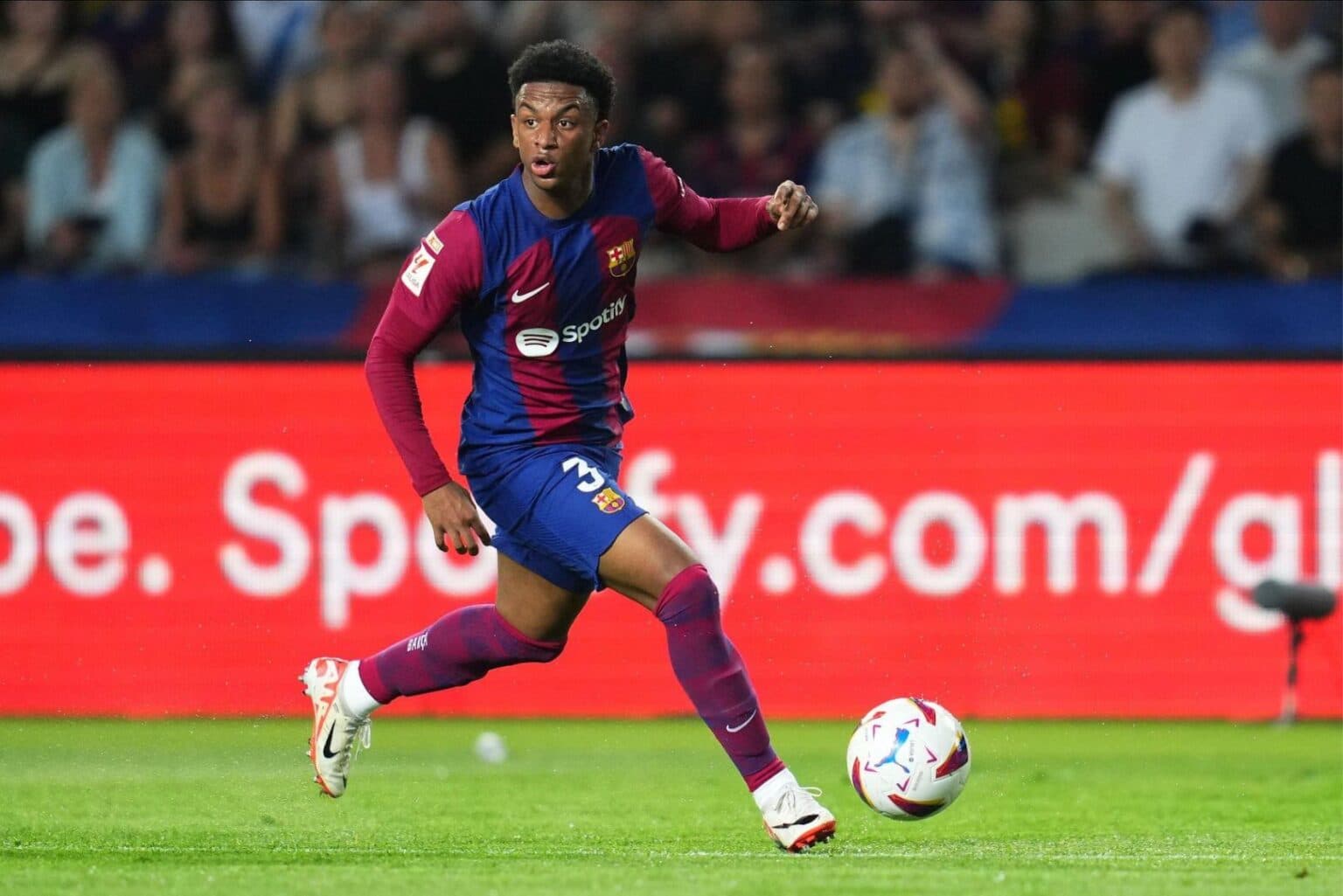 Alejandro Balde, drejt largimit nga Barcelona 